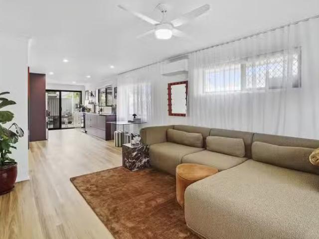 2/71 Mattocks Road, Burleigh Waters, QLD 4220 Duplex / Semi.