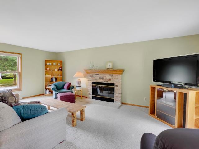 2724 Oakcrest Dr