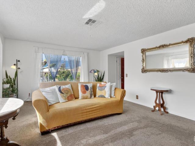 2724 Flower Street