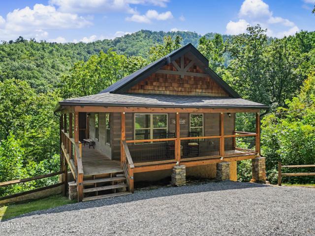 2724 Pine Crest Lane