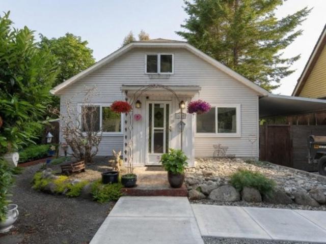 2725 Gordon Avenue, Surrey, BC, V4A 3J2 house for sale | Listing ID R3137 | Royal LePage
