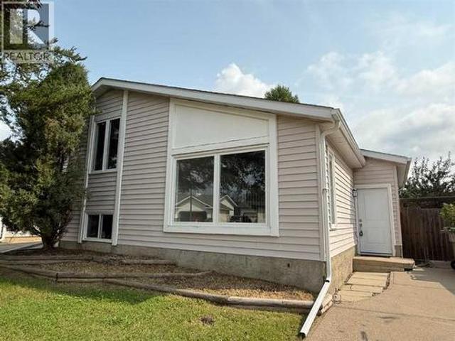2725 57B Avenue, Lloydminster, AB, T9V 2N1 house for lease | Listing ID A2332 | Royal LePage