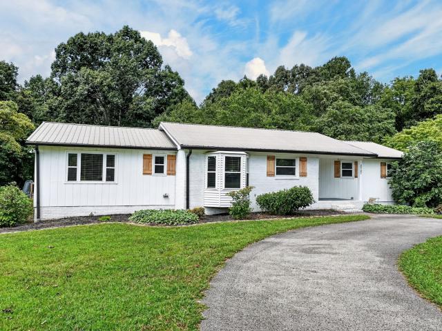2727 Old Salem Dr