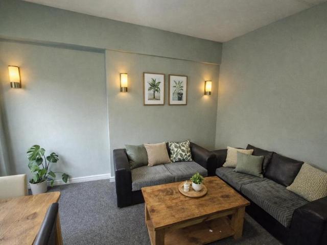 27/28 Academic Year 7 Bed Flat 2. 7 bed apartment to rent £542 pcm £125 pw