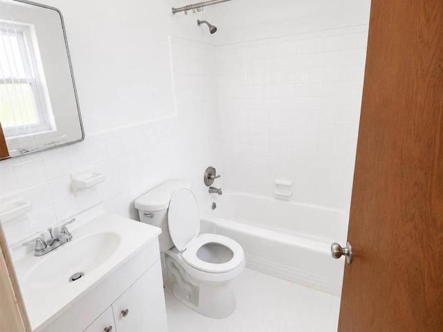 2729 Queen City