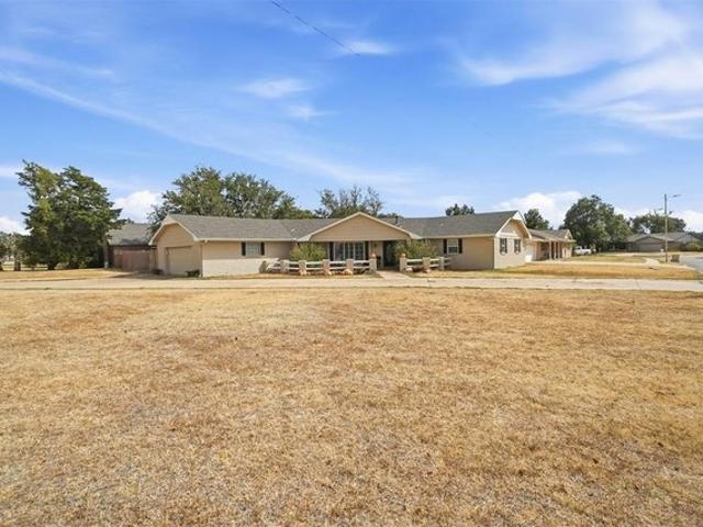 2720 N Robin St, Altus, OK 73521