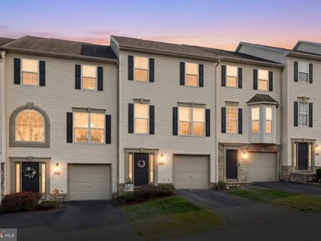 2720 Hunt Club Dr Unit 4, York, PA 17402