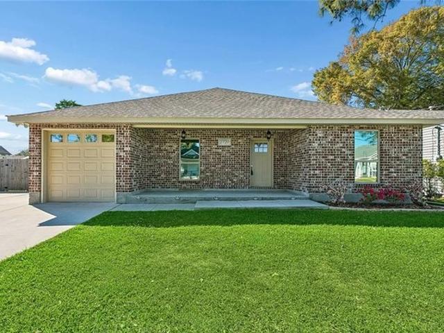 2720 Palmetto St, Chalmette, LA 70043