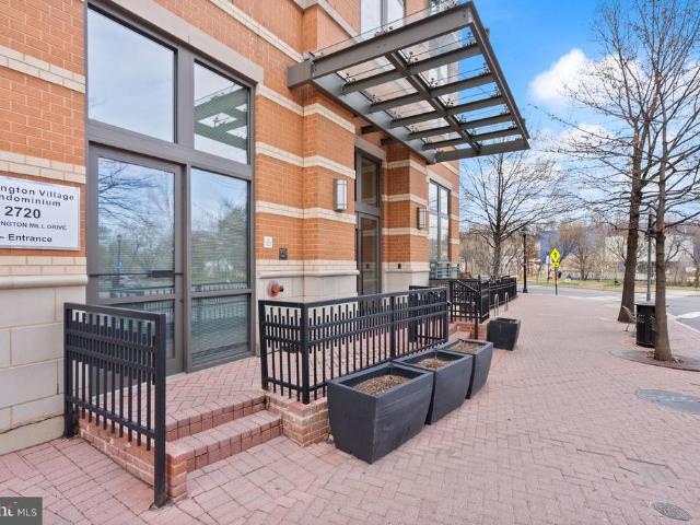 2720 S Arlington Mill Drive # 915