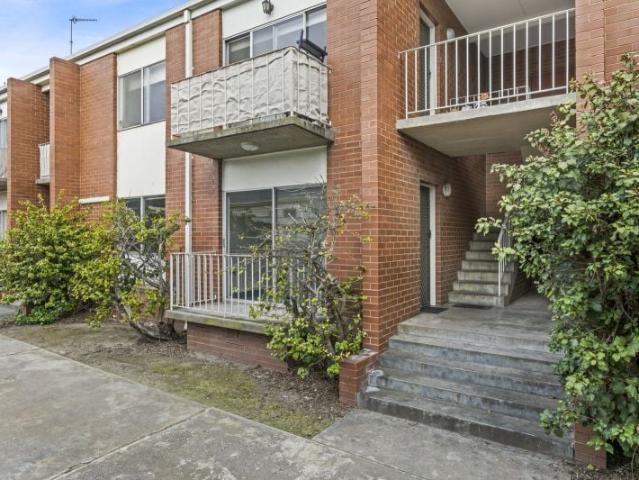 2/72 Bellerine Street, Geelong