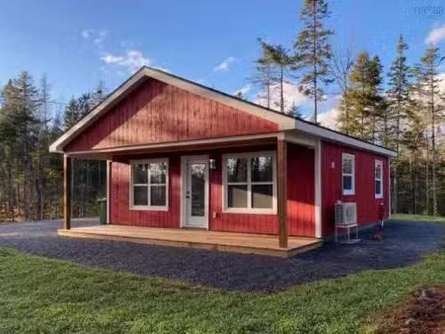 272 Explorer Loop, East Uniacke, NS, B0N 1Z0 house for sale.