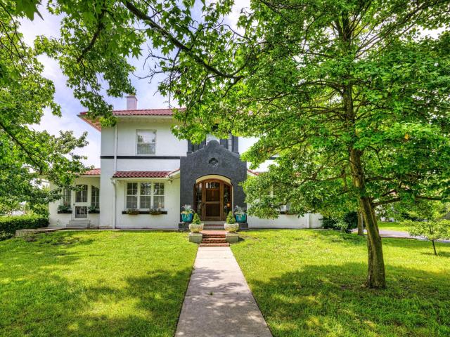 2736 E 15th Street