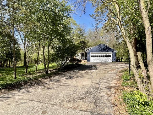 2737 Meadowvale Drive
