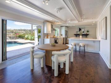 2738 La Costa Avenue