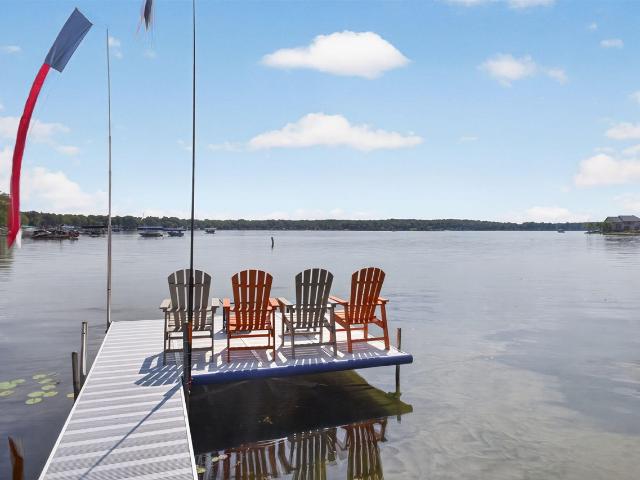 2733 Round Lake Highway