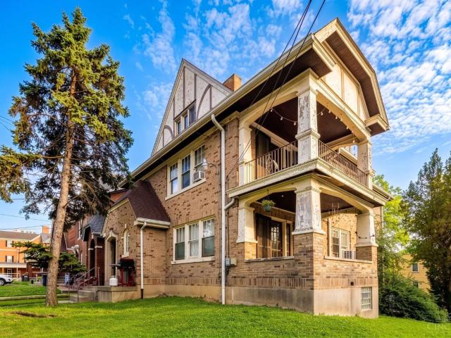 2733 Stratford Avenue