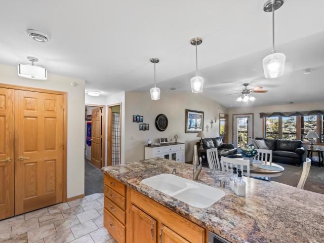273 Oconomowoc Pkwy