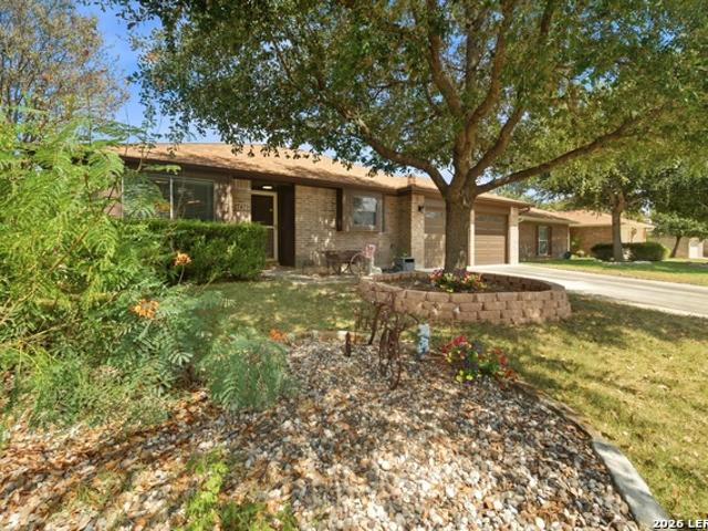 2747 Knoll Tree St