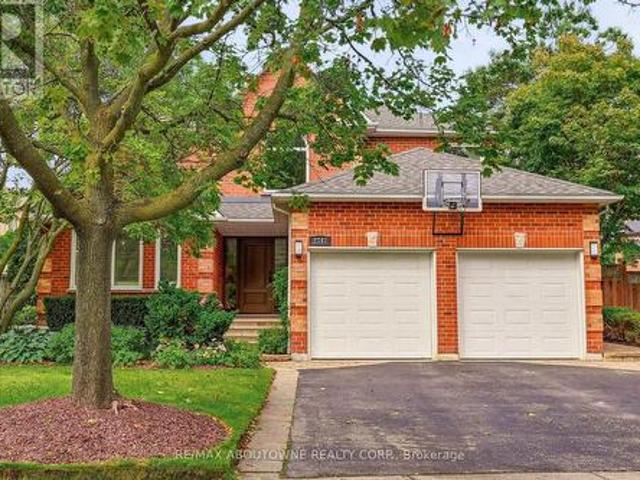 2747 Teak Crescent, Oakville, ON, L6J 7M7 house for sale | Listing ID W13849 | Royal LePage