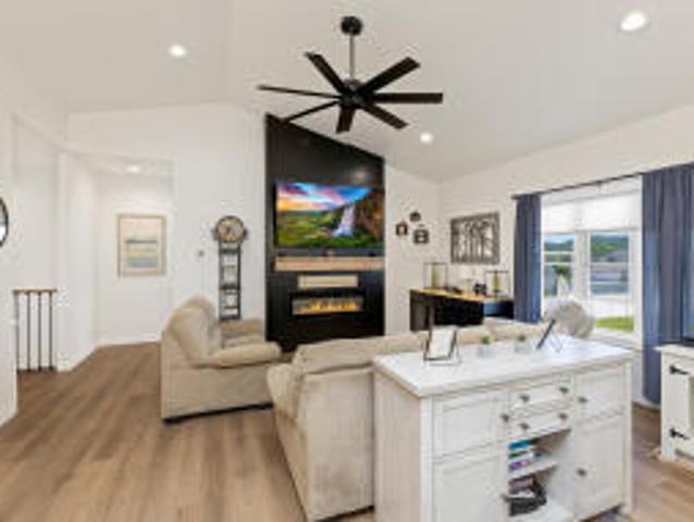 274 Weston Rd