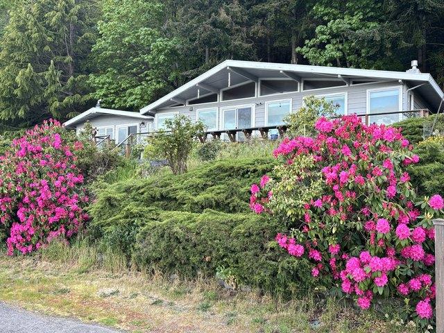 27571 Sandy Shores Dr SW, Vashon, WA 98070