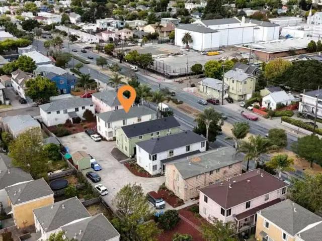 2758 SACRAMENTO ST, BERKELEY, CA 94702