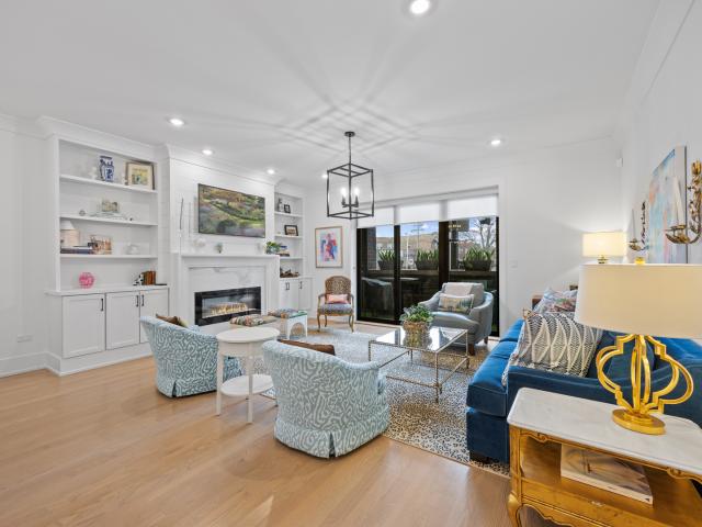 2759 W Lawrence Avenue # 1W