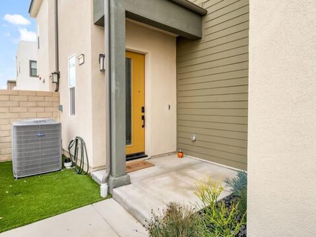 27525 Illumination Ct, Valencia, CA 91381 | MLS #SR26142