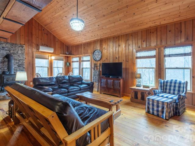 275 Conard Circle