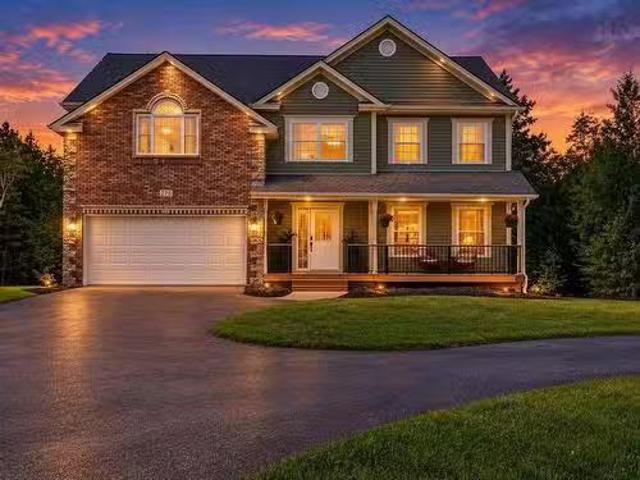 275 Canterbury Lane, Fall River, NS, B2T 1T4 house for sale.