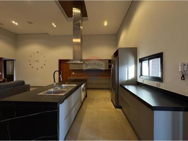 275 Área Útil Casa de Condomínio Alugar, 3 Dormitórios localizado em Condomínio Quinta da Boa Vista, Ribeirão Preto, São Paulo, 14098500 | Brasil