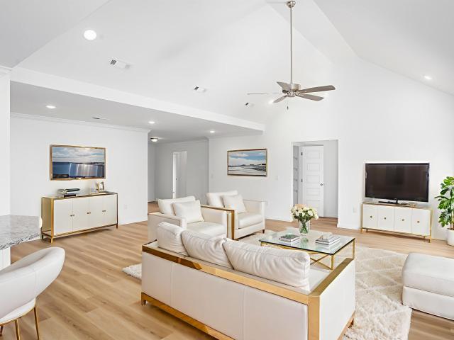 275 Knight Dr