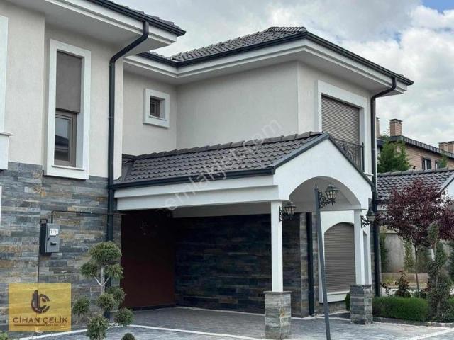 275 M2 Bahçe Köşe En Büyük Bahçe Alanı 4+1 İnci Çiçeği