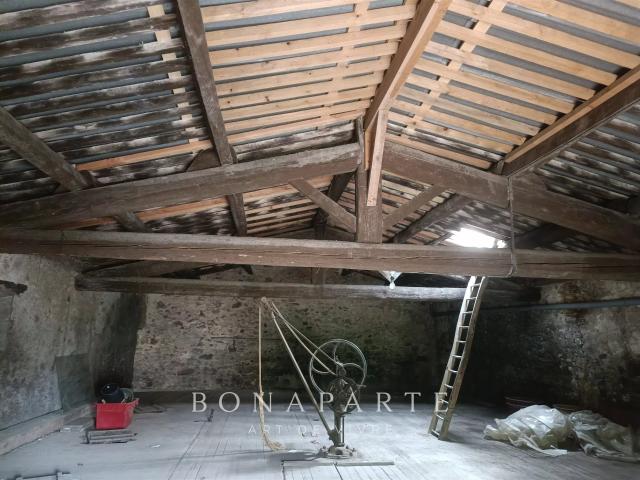 275 m² en pierre à réinventer – Ancienne cave vigneronne – P. 375m² Assignan