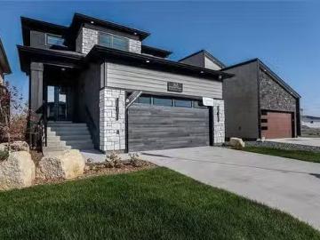 275 North Haven Way, West St Paul, MB, R2V 5G3 Luxury House.