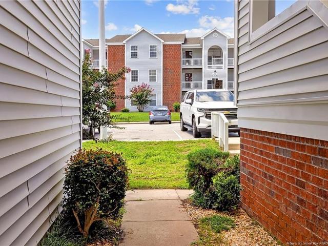 275 Waterdown Drive 4