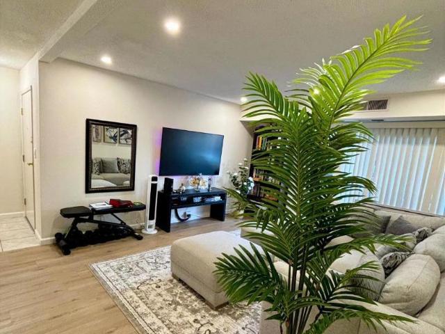 275 Tradewinds Drive 10