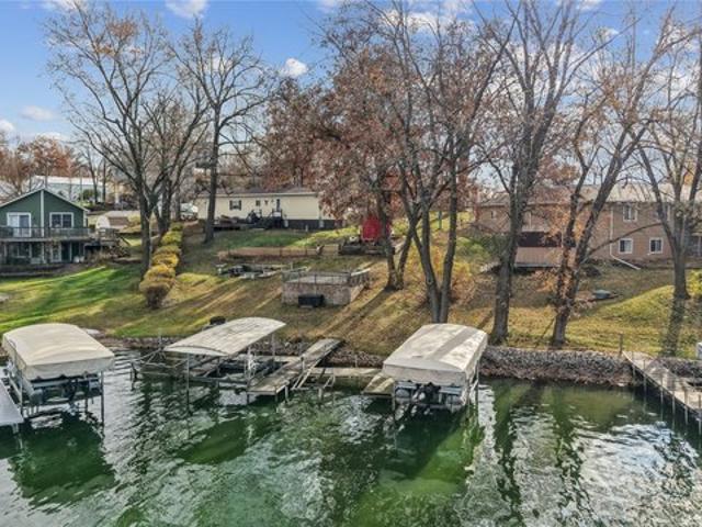 276 Center Point Dr, Montezuma, IA 50171
