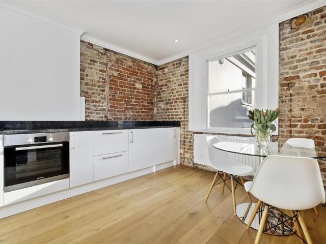 276, Guildford GU1 1 bed apartment to rent £1,750 pcm £404 pw
