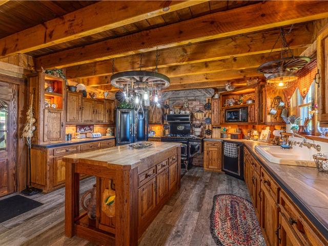 276 Starr Ln