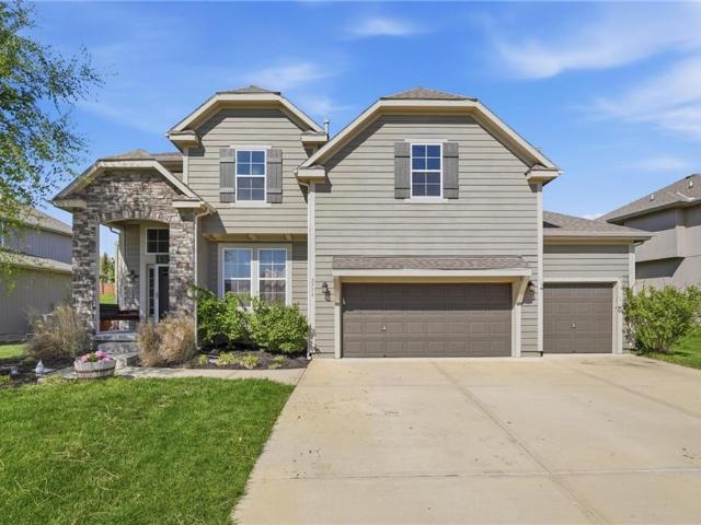 2776 W Sitka Dr, Olathe, KS 66061 | MLS #2626