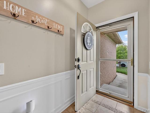 27735 E Mockingbird Drive