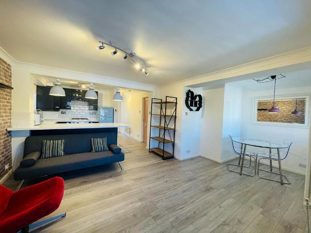 277 279 Nether Street, London N3 1 bed apartment to rent £1,800 pcm £415 pw