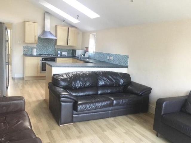 277 Gristhorpe Road, Stirchley, B29 7SN, United Kingdom | 6 bed duplex for rent #135866978 | Rentberry
