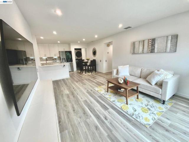 277 Hackamore Cmn