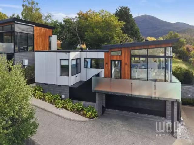 2/78 Cascade Rd, South Hobart Townhouse for rent Listed by St.