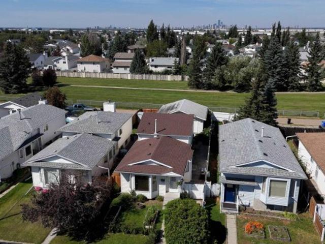 278 Kirkwood Avenue Nw, Edmonton, AB, T6L 5A8 house for sale | Listing ID E4505 | Royal LePage
