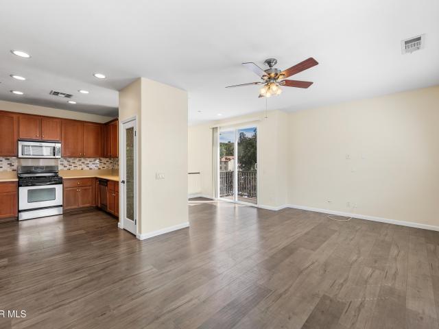 27968 Avalon Dr, Santa Clarita, CA 91351 | MLS #26001