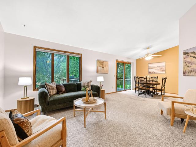 2796 Thomas Dr