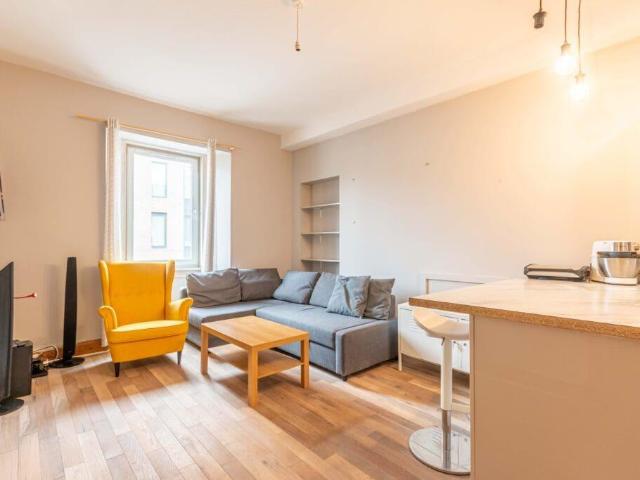 2799L Fountainbridge, Edinburgh, EH3 9RU 1 bed flat to rent £1,075 pcm £248 pw